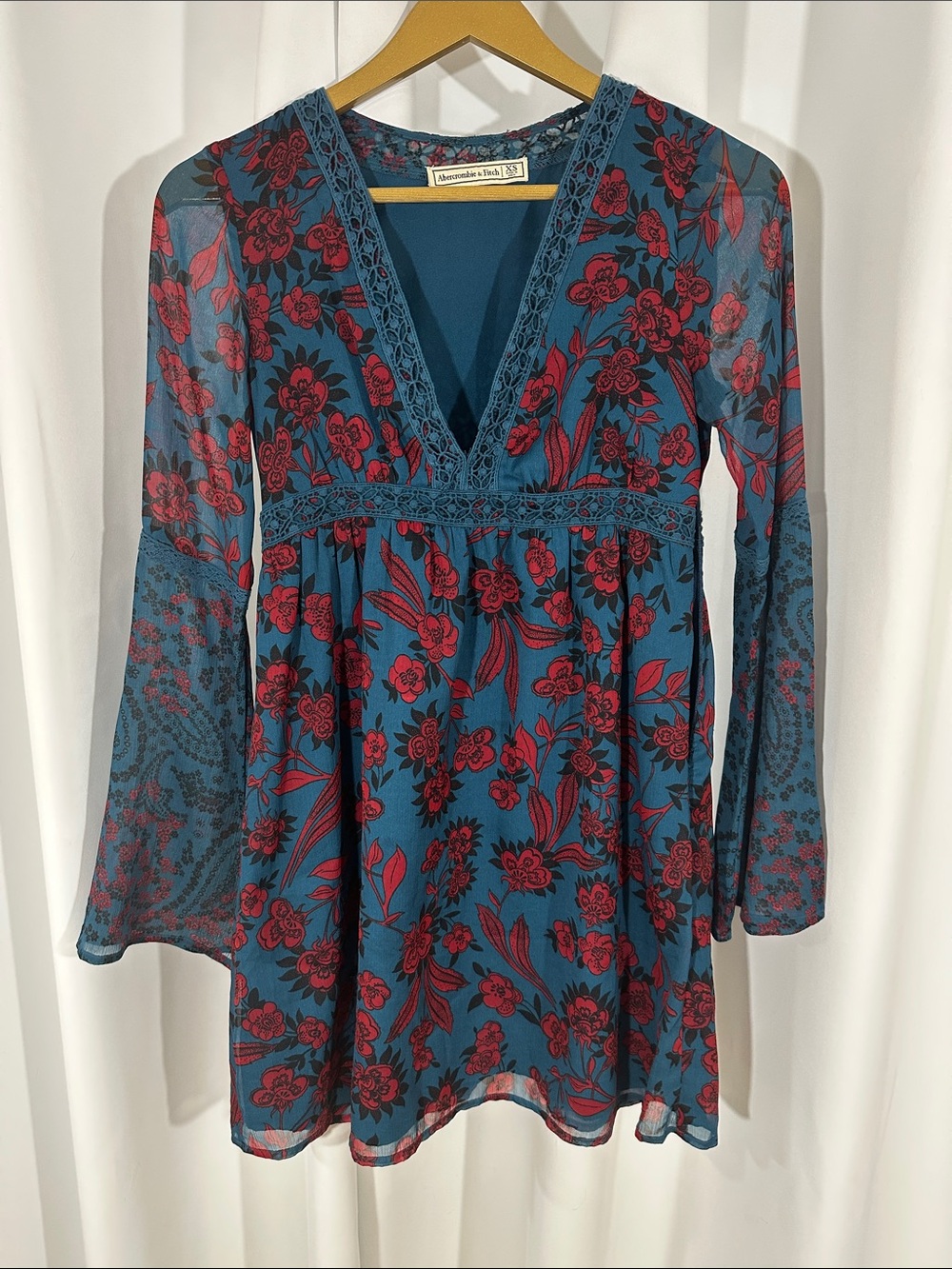 Abercrombie & Fitch Floral Bell Sleeve Mini Dress XS Blue Red Boho Lace Trim